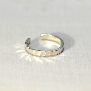 Toe ring in sterling silver with hammered design TR878 image 5