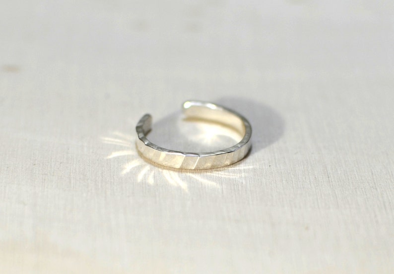 Toe ring in sterling silver with hammered design TR878 image 5