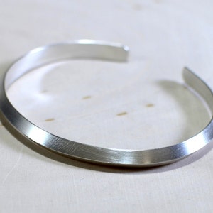 sterling silver cuff bracelet with an ultra modern design - solid 925 BR711