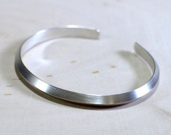 Sterling silver cuff bracelet with an ultra modern design - solid 925 BR711