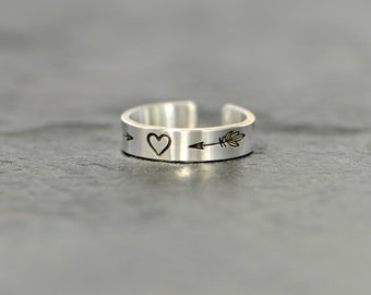 sterling silver toe ring with heart and arrows - 4mm wide