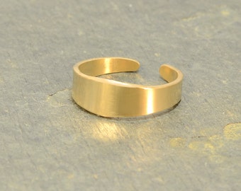 14k Solid Yellow Gold Toe Ring Handcrafted with Artisan Tapered Design - TR2073