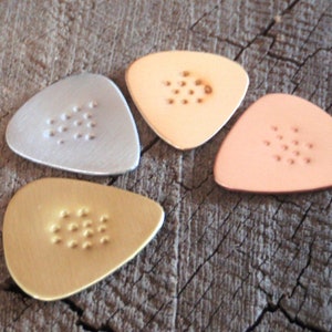 mixed bag of 4 different metal guitar picks - non slip and playable