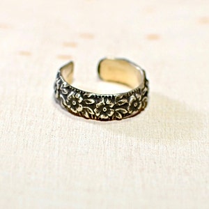 Sterling Silver Toe Ring With Patina Enhance Floral Design - Solid 925 ...
