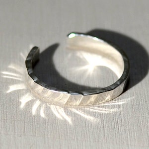 Toe ring in sterling silver with hammered design TR878 image 2