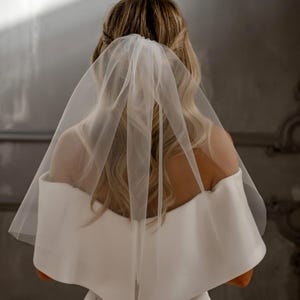 Short Veil Bachelorette Party Tulle for Bridesmaid Horsehair Soft Veil for Bride Soft Civil Shoulder-Lenght Tulle Classic Bridal Accessory