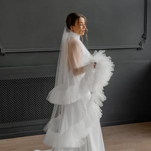Short Veil Ivory Tulle Wedding Hair Cape Elegant Bride Bride Fairytale Look Bridal Accessory Classy Wedding Two Tier Ruffle Design Couture