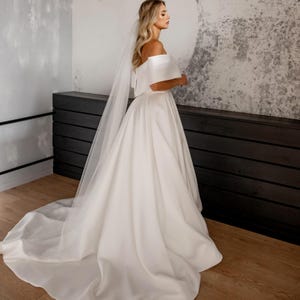 Wedding Veil One Layer Ivory Handmade Bridal Veil with Metal Comb Veil Bridal Soft Tulle Material Classic Fashion in Ivory Gift For Bride