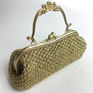 Handmade Crochet Clasp Bag – Vintage Style Purse – Retro Boho Shoulder Bag – Gift for Her – Kiss Lock Handbag