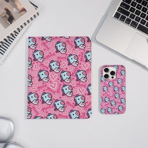 Śliczne etui BT21 Blue Mang do iPada Air 7/6-13", iPada Pro 2024-11", iPada Mini 7/6, iPada 10/9/11, różowe etui BTS na iPhone'a 16/15/14 ProMax