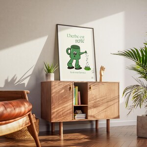 Poster "L'erba è verde dove la innaffi" – Illustrazione mascotte stimolante e positiva