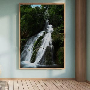 Arte para impresión digital de una cascada en la naturaleza, fotografía de la naturaleza, cartel decorativo, arte modero, decoración moderna