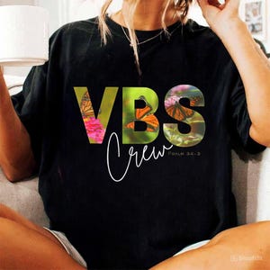 VBS Crew VBS 2025 Psalm 34-3 Vacation Bible School Magnified Png, Vacation Bible School Design, VBS 2025 Summer Camp Bible Verse Sublimation