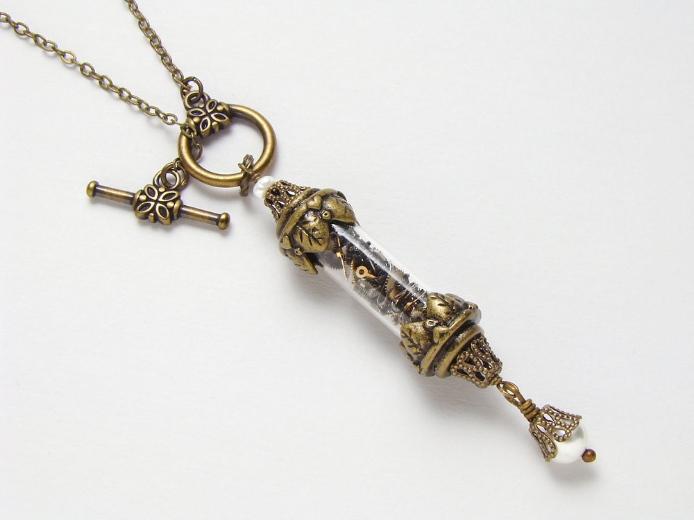 Lady Charlotte Goldwell Bronze Steampunk Magnifying Glass Necklace - –  SteamPunkery Shoppe