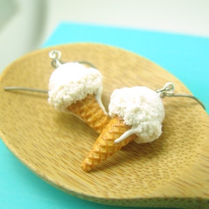 IJsoorbellen // Vanille-ijs // Voedselsieraden // MADE TO ORDER Miniatuurvoedseloorbellen