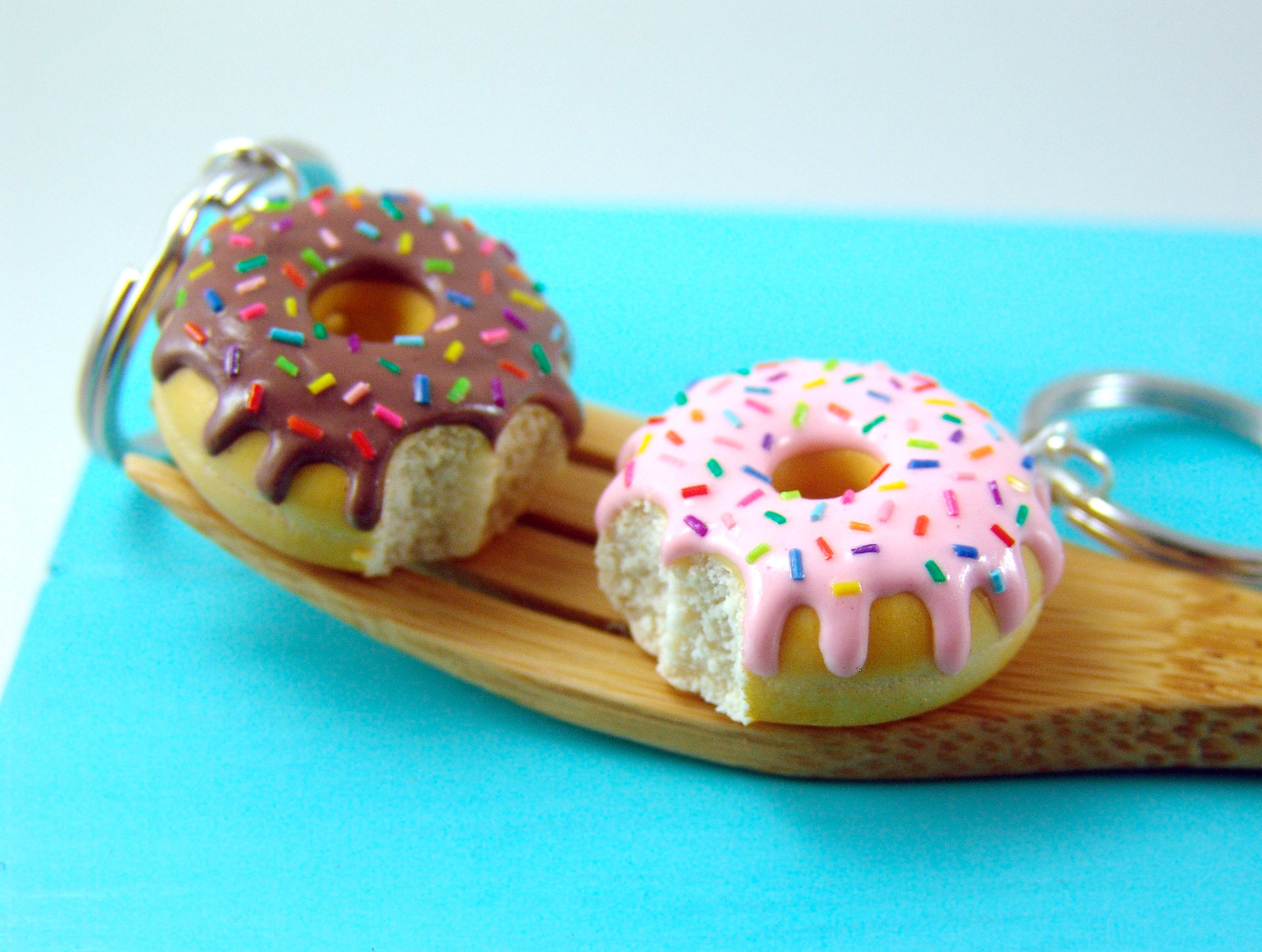 Bijoux de sac donuts, porte clé donut Fimo, gros donut chocolat et pépites  multicolores