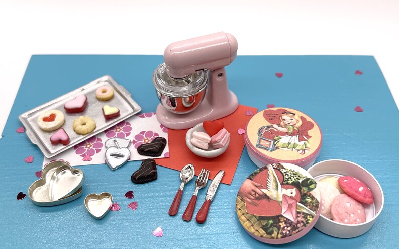 Miniature Tutorial / How to Sculpt Miniature Valentine's Day Cookies ...