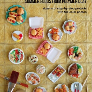Può includere: Una collezione di cibi estivi in miniatura in argilla polimerica, tra cui hamburger e hot dog, disposti su una superficie gialla strutturata. L'immagine include il testo "HOW TO SCULPT MINIATURE SUMMER FOODS FROM POLYMER CLAY".