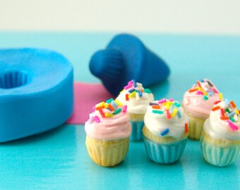 1:12 Dollhouse Miniature Small Bundt Cake Mold AZ B0303 1:12 Dollhouse Miniature Small Bundt Cake Mold AZ B0303