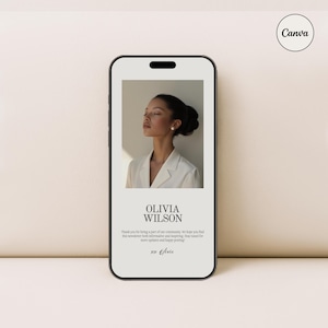 Op de afbeelding: Een smartphone-mockup met een witte achtergrond en een zwart frame. Het scherm toont een nieuwsbrief met een foto van een vrouw met donker haar en een wit jack. De tekst op het scherm luidt "Olivia Wilson" en "Bedankt dat je deel uitmaakt van onze community. We hopen dat je deze nieuwsbrief zowel informatief als inspirerend vindt. Blijf op de hoogte voor meer updates en veel leesplezier! xx Olivia".