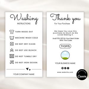 Puede incluir: Dos tarjetas blancas con texto negro. Una tarjeta muestra instrucciones de lavado con iconos y el texto "Instrucciones de lavado". La otra tarjeta dice "Gracias" e incluye un código de descuento e información del sitio web. El logotipo de Canva está en la esquina inferior derecha.