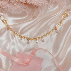 Pendentif de sac à main en or avec cadenas et clé strass Pendentif de sac à main de luxe avec chaîne en or pour sacs à main / Sacs / Accessoires de porte-monnaie de marque / Charm de sac pour femme