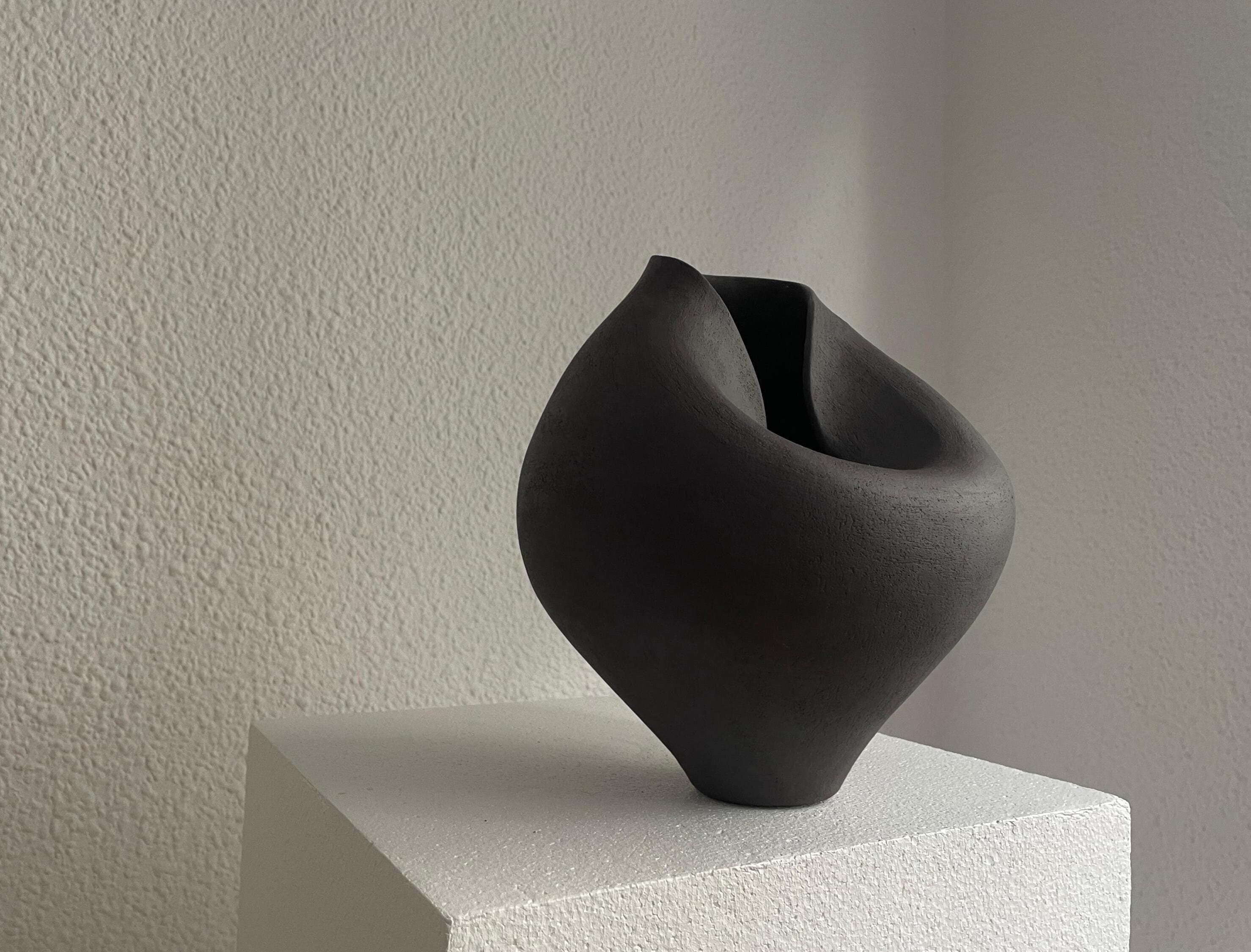 Black Organic Ceramic Vase | Rau & Flow Series Sculptural Art Object