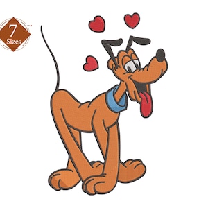 Puede incluir: Un diseño de bordado que muestra un perro de dibujos animados de color tostado con orejas negras, un collar azul y una lengua roja, rodeado de tres corazones rojos. En la esquina superior izquierda, un emblema de rombo marrón contiene el texto 7 Sizes.