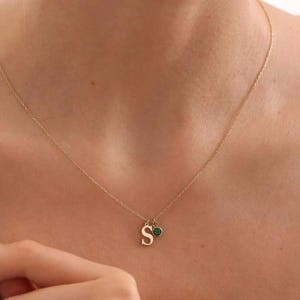 Collar de cadena con inicial y piedra de nacimiento, collar con letra de piedra preciosa colgante, regalo personalizado para damas de honor, mamá, amiga o hermana.