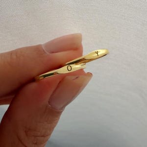 Anello iniziale personalizzato: fede nuziale minimalista placcata in oro, regalo di San Valentino