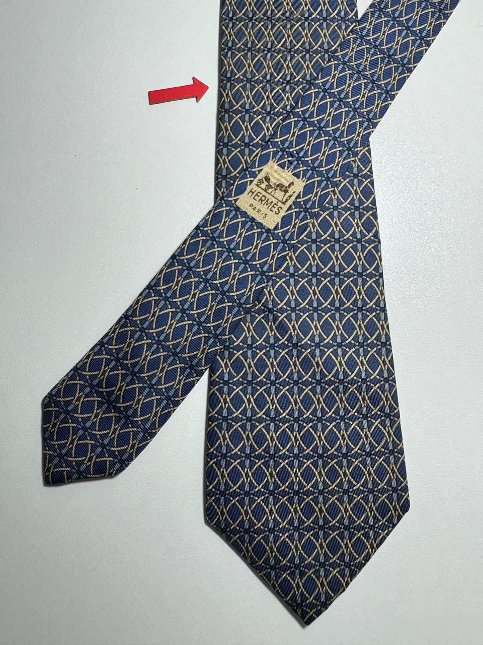 Cravate HERMÈS Vintage - 100% Soie Bleue, Motif Éventails, Occasion