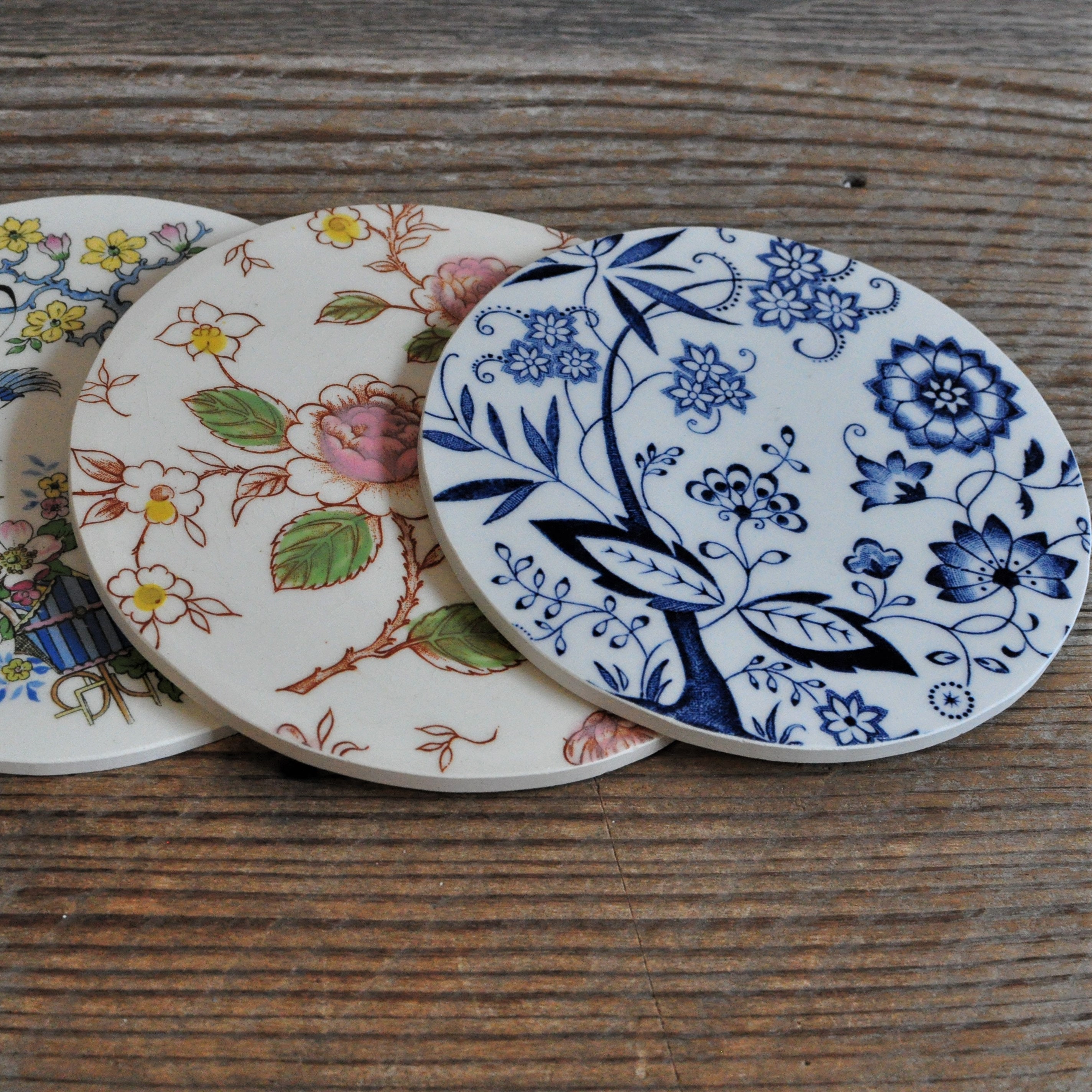 Broken China Mosaic Round Focal Tile, Brown Blue Floral Spray, Mixed