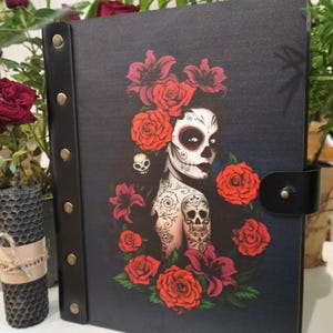 Santa Muerte | Livre d'orthographe | Art mexicain | Grimoire | Journal des sorcières | Carnet de notes avec gravure | Cadeau pour elle | Livre des ombres | Sorcellerie