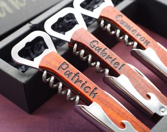 Personalisierter Redwood Korkenzieher: Geschenk für den Bräutigam