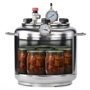 Op de afbeelding: Een roestvrijstalen snelkookpan met een manometer en een thermometer. De pan is gevuld met potten met geconserveerd voedsel.