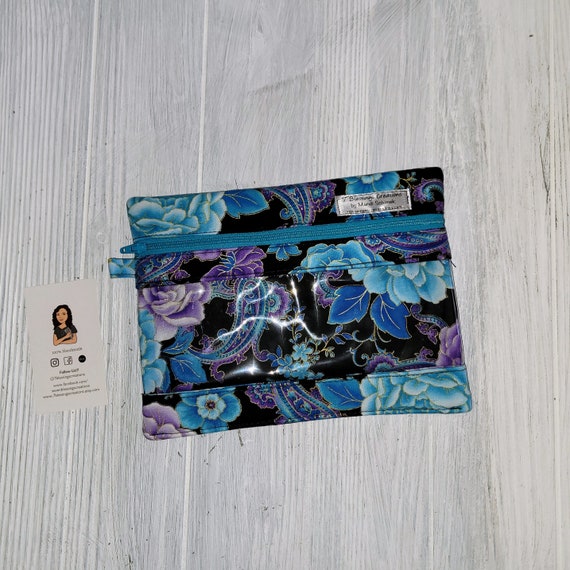 Zipper pouch outlet with vinyl window