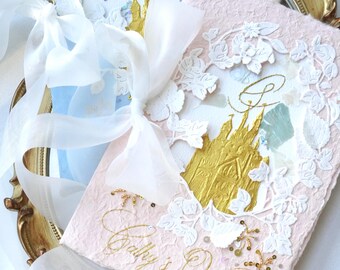 Libro de votos de castillo hecho a mano: escultura de papel en 3D, pintura a mano con relieve dorado, bordado con cuentas, recuerdo artístico de boda hecho a mano