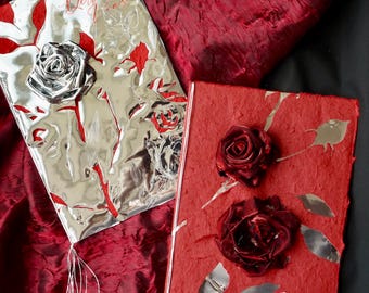 Libro de votos matrimoniales de lujo en rojo y plata, tela de rosas hecha a mano, escultura de papel, diseño de hojas metálicas, conjunto de recuerdos románticos y modernos