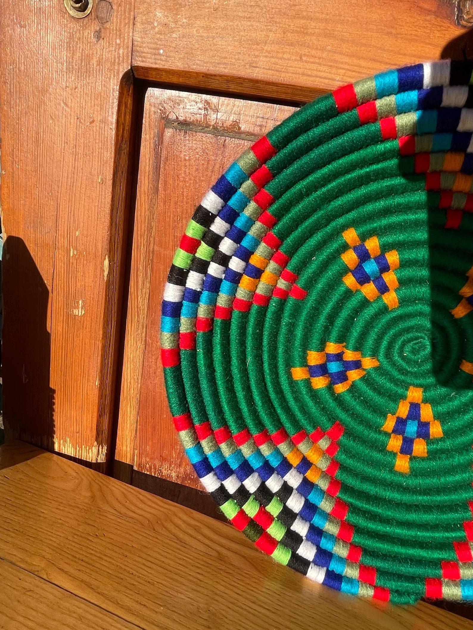 Handwoven Moroccan Basket Tray with Geometric Patterns – 32cm — view 7