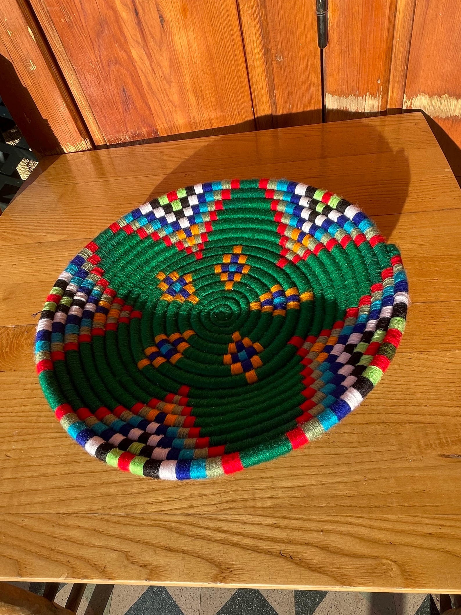Handwoven Moroccan Basket Tray with Geometric Patterns – 32cm — view 9