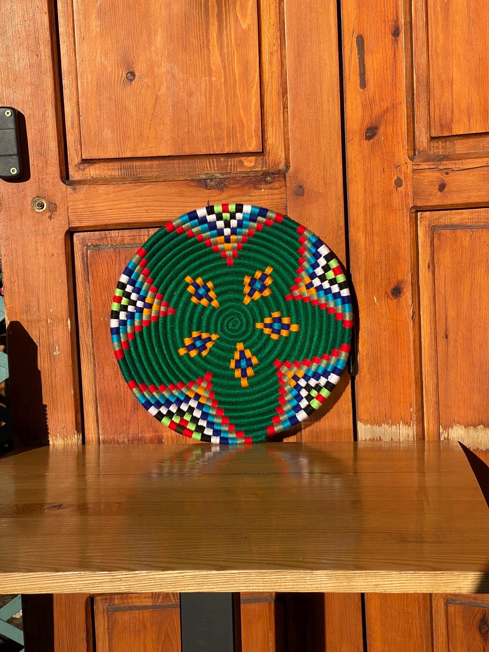 Handwoven Moroccan Basket Tray with Geometric Patterns – 32cm — view 3