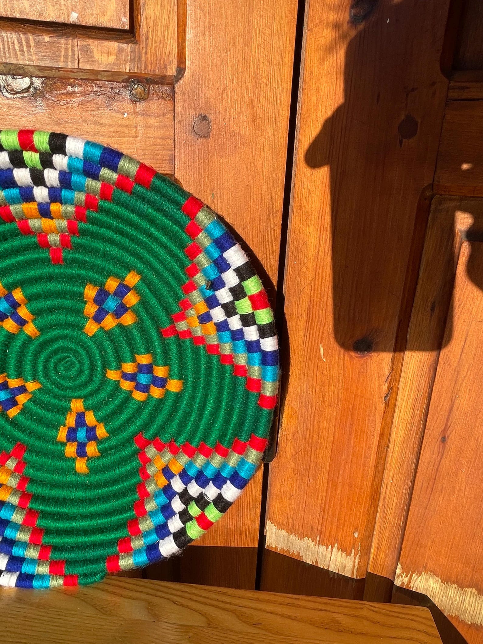 Handwoven Moroccan Basket Tray with Geometric Patterns – 32cm — view 8
