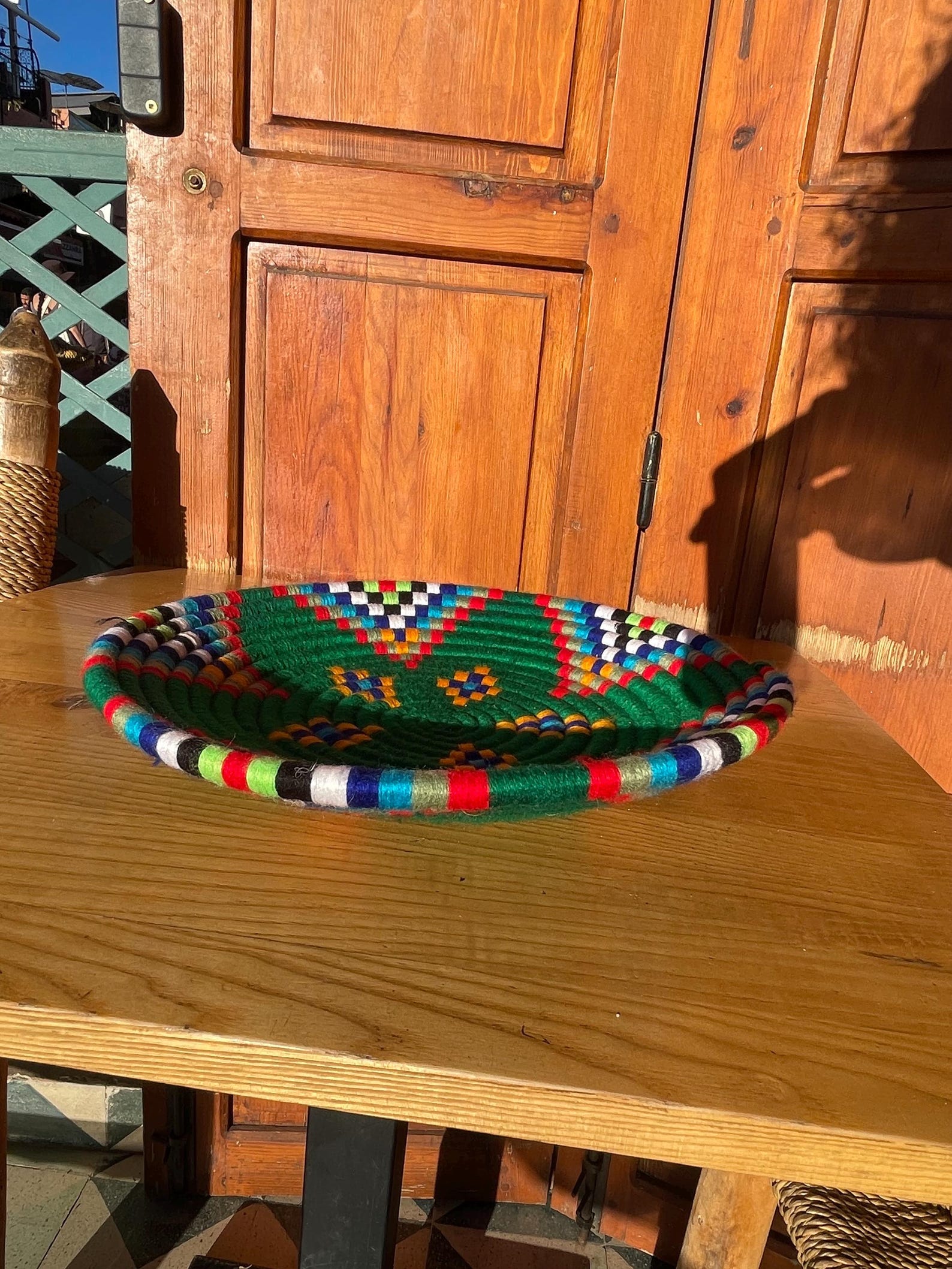 Handwoven Moroccan Basket Tray with Geometric Patterns – 32cm — view 5