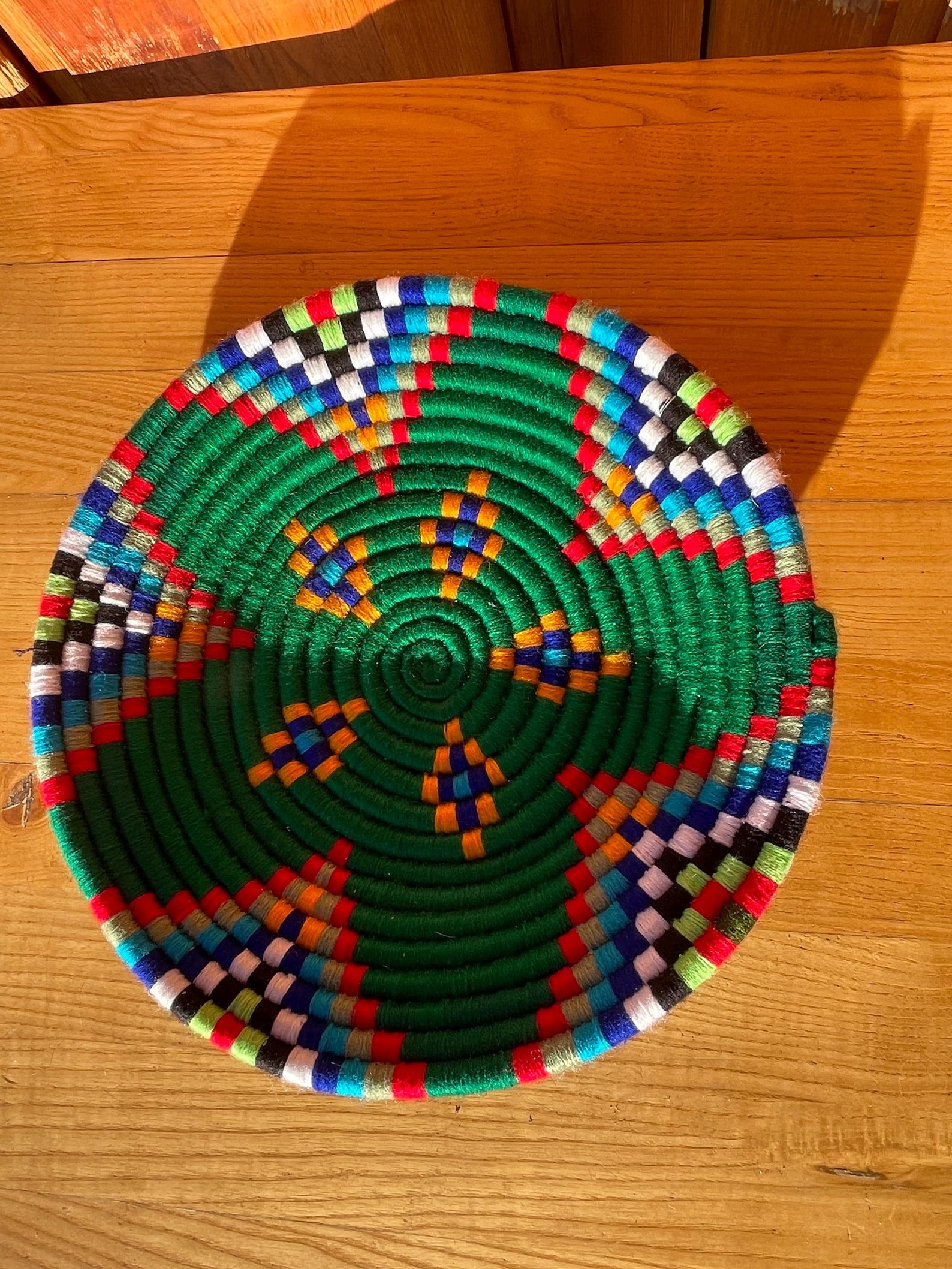 Handwoven Moroccan Basket Tray with Geometric Patterns – 32cm — view 6