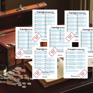 Puede incluir: Un conjunto de hojas de juego de búsqueda del tesoro de un cuarto de dólar imprimibles con instrucciones para "No copiar". Las hojas están impresas en papel blanco con líneas azules y texto. Las hojas están dispuestas sobre una superficie de madera con una lupa y una pila de monedas.