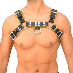 Harnais en cuir véritable pour homme, harnais en cuir de qualité supérieure, harnais de poitrine bouledogue fétiche fabriqué à la main avec passepoil jaune, ajustement réglable.