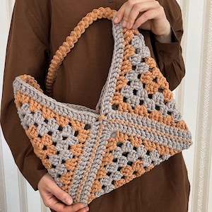 Padrão de crochê para bolsa de ombro triangular estilo vovó, bolsa moderna, tutorial em PDF com fio de camiseta.