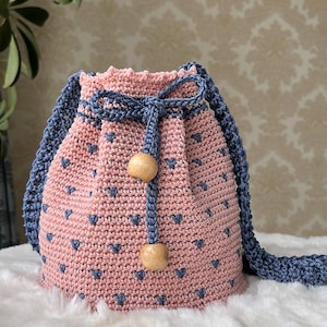 Kordelzug Umhängetasche Häkelmuster mit Herz Stichen, PDF Geldbörse Muster in zwei Farben, niedliche DIY Beuteltasche für Anfänger