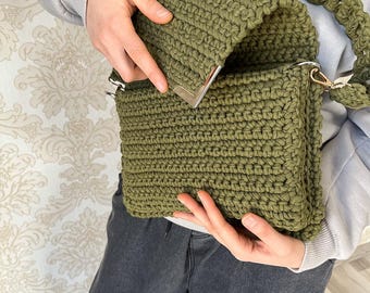 Crochet Messenger Bag Pattern: T-Shirt Yarn Crossbody (PDF Pattern)