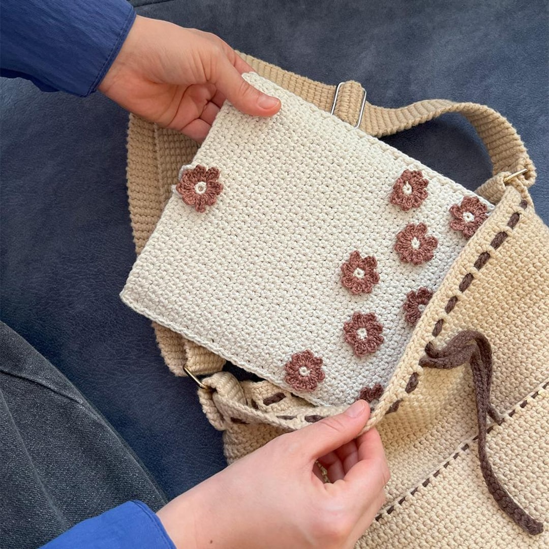 かぎ針編みの花柄iPadスリーブパターン：DIYタブレットカバー